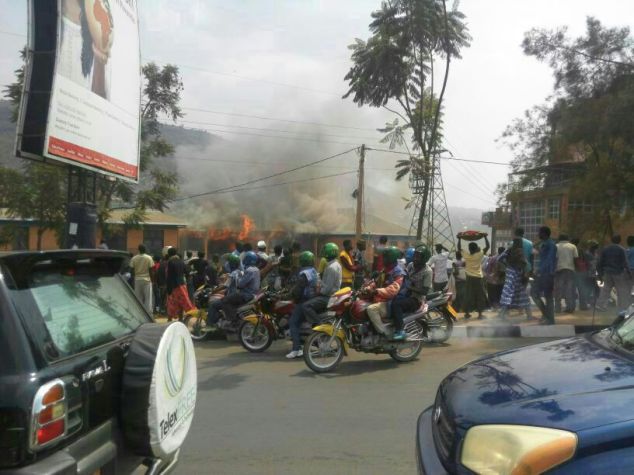 Business came to a standstill in Nyabugogo, a Kigali business hub on Tuesday at around 11:15am when fire broke out at a complex that houses more than 10 businesses including a lodge and several wholesale outlets.